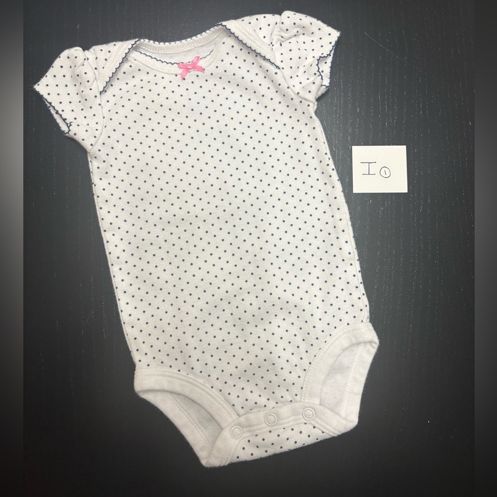 ⭐️5/$10.00⭐️— Carter’s 3m Polka Dot Onesie